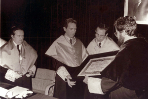 Antonio Gala fue investido doctor honoris causa por la Universidad de Córdoba en 1982