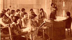 La Residencia de Señoritas, fundada en 1915 en Madrid y dirigida por María de Maeztu, estaba destinada a fomentar la enseñanza universitaria entre las mujeres. Revista Crónica / Wikimedia Commons
