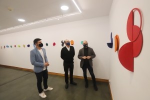 Francisco Estepa, José Álvarez y Luis Medina en la exposición &#039;Job Sánchez. Laboratorio doméstico&#039;.