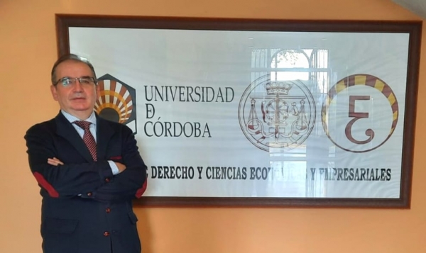 El decano de Derecho y Ciencias Económicas y Empresariales, Luis Miranda Serrano.
