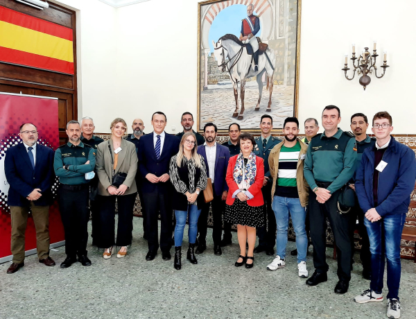 Foto de familia de la presentación del programa de prácticas UCO-Guardia Civil
