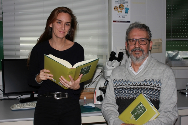 El Prof. Devesa y la Drª Martínez Sagarra, coautora del género Festuca.