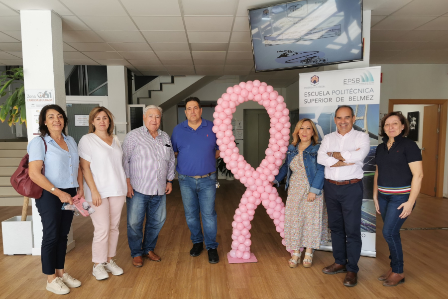 Actualidad Universitaria - Un lazo de globos rosas en la Escuela Politécnica Superior de Belmez por el Día Mundial el cáncer de mama