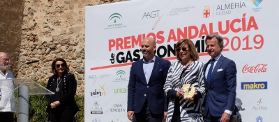 Julieta Mérida y Rafael Jordano reciben el premio