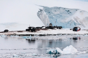 Estación científica en la Península Antártica