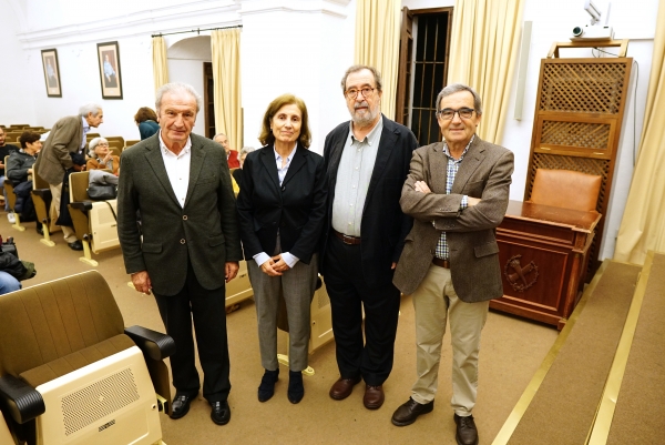 De izquierda a derecha, Manuel Pérez Yruela, Mª Dolores Muñoz Dueñas, Juan José Laporta y Eduardo Moyano. 