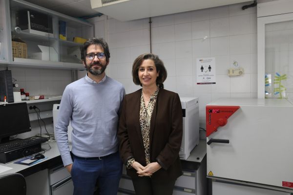 Los profesores del Departamento de Química Analítica de la Universidad de Córdoba Marisol Cárdenas y Rafael Lucena 