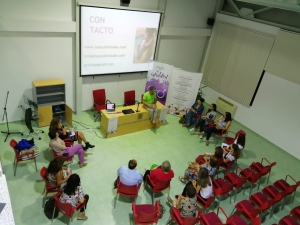 Asistentes a la charla sobre machismo en Iznájar 