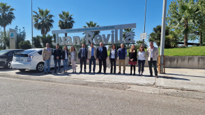 foto de familia de autoridades universitarias y municipales en la visita al Complejo Medioambiental de Córdoba &quot;Juan Revilla&quot; 