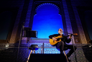 Pável Urkiza, en un momento de su concierto en la Sala Mudéjar del Rectorado.