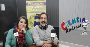 De izquierda a derecha, Alicia Jurado y Manuel Mora, responsables del podcast &quot;Ciencia Radiante&quot;.