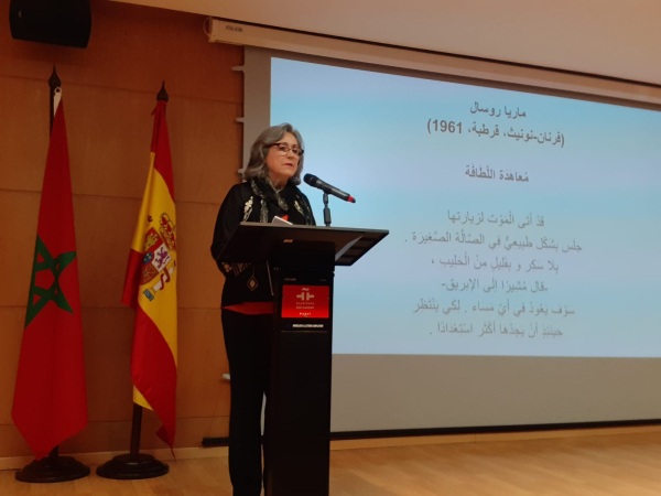 María Rosal, durante su lectura poética en el Instituto Cervantes de Rabat.