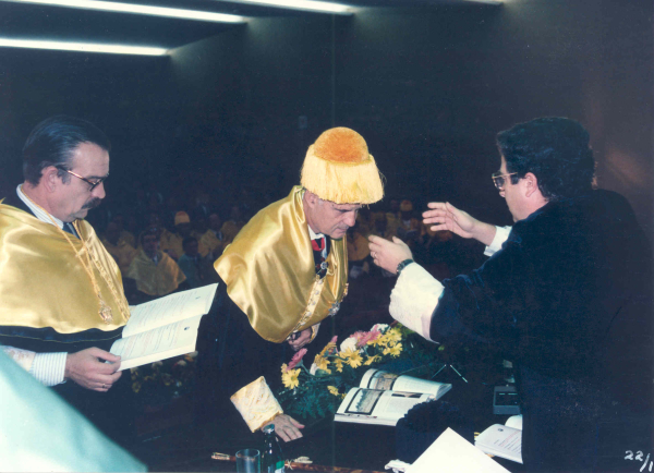 Un momento de la investidura del profesor del Rey Calero como doctor honoris causa por la Universidad de Córdoba en 1989