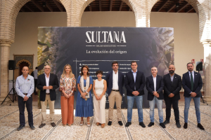 Foto de familia de autoridades participantes en la presentación de variedad  Sultana.