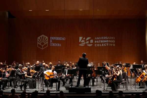 Un momento del concierto de Apertura de Curso que este año ha contado con la participación de Alejandro Hurtado como guitarra invitada. 