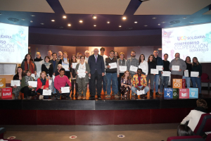 Imagen de familia de las organizaciones sociales que han recibido el reconocimiento de la Universidad de Córdoba en UCO Solidaria.