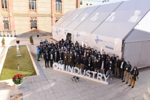 Foto de familia de participantes en On Industry 2021