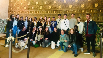 Los estudiantes suizos durante su visita a la Capilla de San Bartolomé.