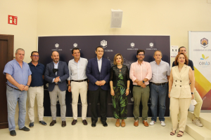 El rector y el alcalde de Córdoba junto a Rosario Mérida, Bernardo Jordano y los coordinadores de las acciones del programa UCórdoba-Incluye