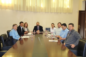 En el centro, el vicerrector Zamorano, con representantes de la Universidad de Córdoba y de las Universidades visitantes.