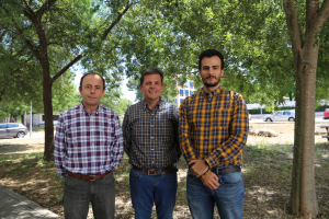 De izquierda a derecha los investigadores de DAUCO Emilio Camacho, Juan Antonio Rodríguez y Rafael González