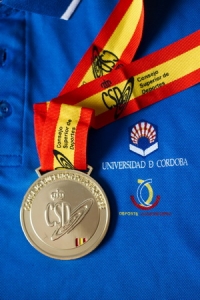 Imagen de una medalla de los CEU