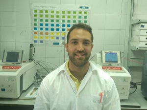 El investigador Adrián Pastro en su laboratorio
