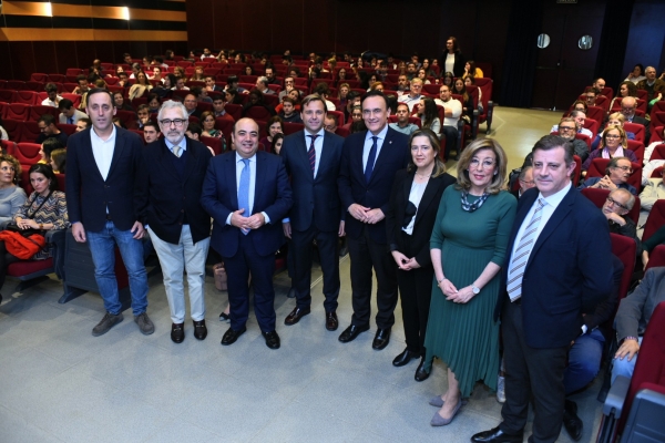 Autoridades presentes en el acto de inauguración de los másteres 2019/2020.