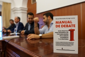 Presentación del Manual de Debate en el Aula Magna de la Facultad de Filosofía y Letras.