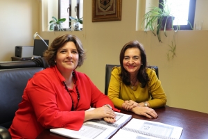 Las investigadoras Carmen Balbuena y Manuela Álvarez 