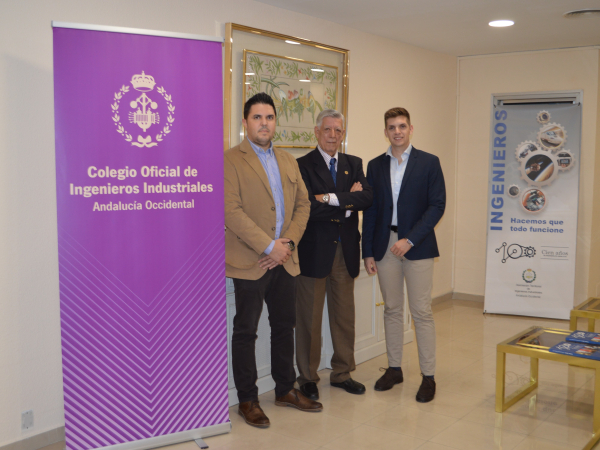En la fotografía: Reyes Fernández Muñoz,  Rafael Rubén Sola Guirado y José Pulido Monterroso, presidente-delegado del Colegio Oficial de Ingenieros Industriales de Andalucía Occidental en Córdoba.