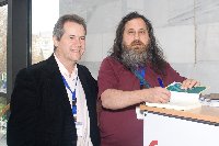 Carlos de Castro y Richard Stallman en un momento de lForo con los estudiantes de la UCO
