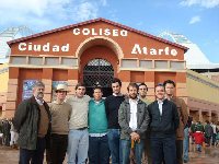 Miembros del Aula Taurina y de la Cátedra de Taurología de la UCO acompañaron a Juan Ramón Romero en su toma de alternativa en el Coliseo de Atarfe