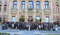 Autoridades académicas y personal del de la Universidad de Córdoba en la concentración celebrada en el Rectorado.