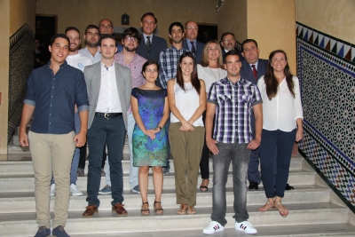 Estudiantes y autoridades en la clausura del programa Yuzz-Córdoba