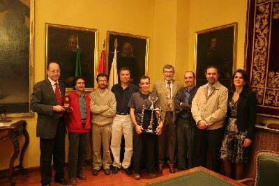 El rector recibe a los componentes del equipo de la UCO que se clasificó en tercer lugar en el Trofeo Ciudad de Córdoba.