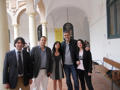 López Iturriaga con Alvaro Martinez y Elisabeth Sáenz de Cajasol y Fernando Fuentes y Sandra Sánchez de la Facultad de Derecho