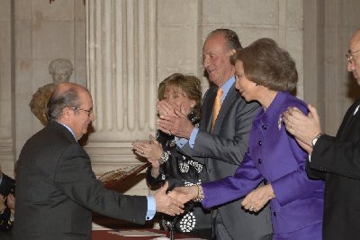 El Rey entrega a Miguel Valcrcel el premio nacional de investigacin en Ciencia y Tecnologa Qumicas