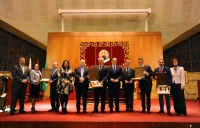 El rector de la UCO, Jos Carlos Gmez Villamandos y el presidente del Consejo Social, Francisco Luis Crdoba, junto a los premiados 