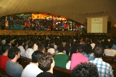 Vista general del Salón Juan XXIII durante el acto celebrado en Rabanales