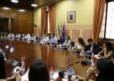 Imagen de archivo de la visita que los alumnos del Laboratorio realizaron el pasado año al Parlamento Andaluz
