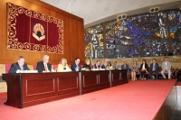 Mesa presidencial del acto de clausura del curso acadmico de la Ctedra Intergeneracional