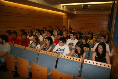 Alumnos del campus durante el acto de recepción