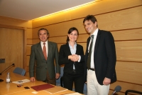 De izq a dcha,Alfonso Garcia-Ferrer, Pilar Dorado y Miguel López, tras la firma del convenio