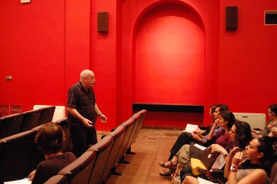 Luciano Berriatua durante su clase en el Máster de Cinematografía