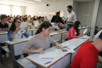 Estudiantes realizando las pruebas de Selectividad en la Facultad de Ciencias del Trabajo