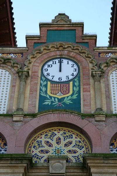 Reloj de la fachada del RectoradoElos