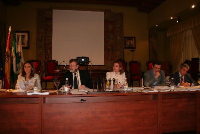 El Consejo Social aprueba el Presupuesto de la Universidad de Crdoba para 2007  y el cambio de denominacin de la Facultad de Derecho que lo ser tambin de Ciencias Econmicas y Empresariales. (Resumen de la sesin de 18-12-06)