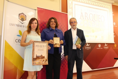 Ana Ruiz Osuna, Carmen Balbuena y Desiderio Vaquerizo, durante la presentación de ArqueoCórdoba