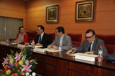 De izquierda a derecha, Carmen Tabernero, José Carlos Gómez Villamandos, José Antonio Nieto y Luis Rodríguez al inicio de la conferencia.